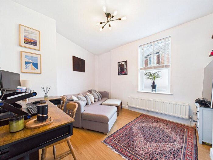 1 Bedroom Apartment For Sale In Luckwell Road, Bristol, BS3