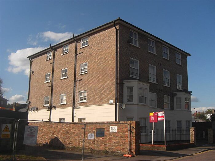 1 Bedroom Flat To Rent In Philip Larkin House, The Avenue, MK40
