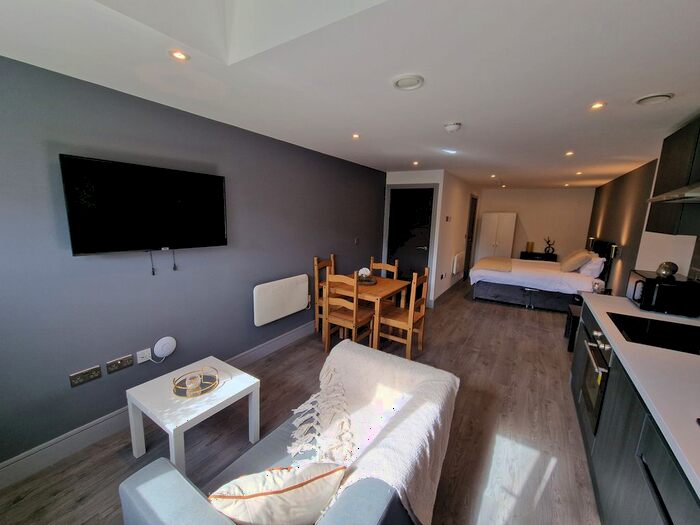 Studio To Rent In Bolton Road, Bradford, West Yorkshire, BD1