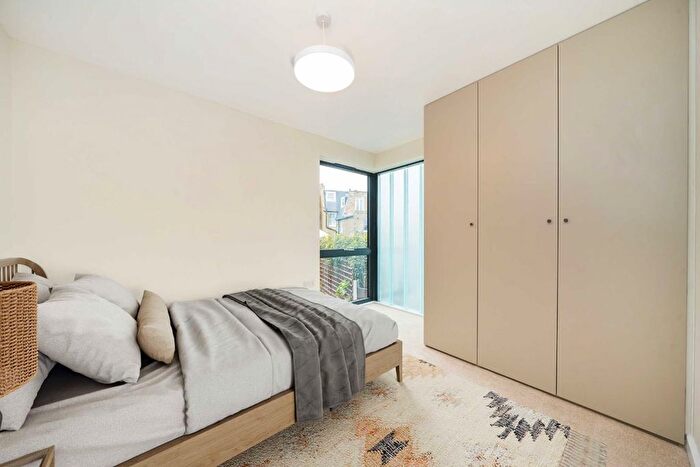 3 Bedroom Terraced House For Sale In Southfields Road, Wandsworth, SW18