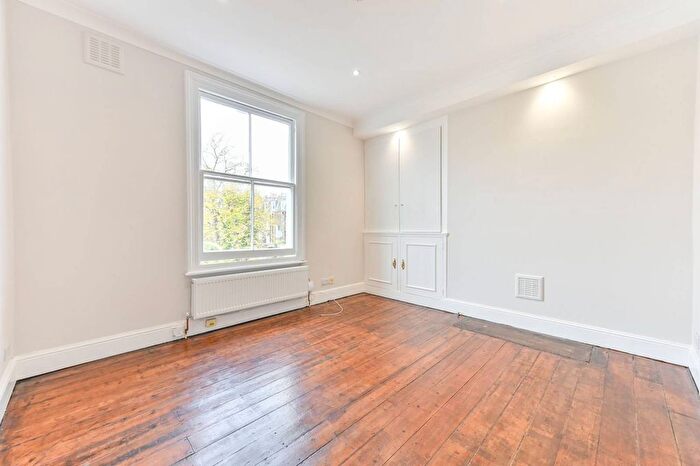 1 Bedroom Flat To Rent In St Charles Square, North Kensington, London, W10