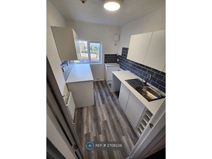 2 Bedroom Flat To Rent In Arthurs Hill, Shanklin, PO37