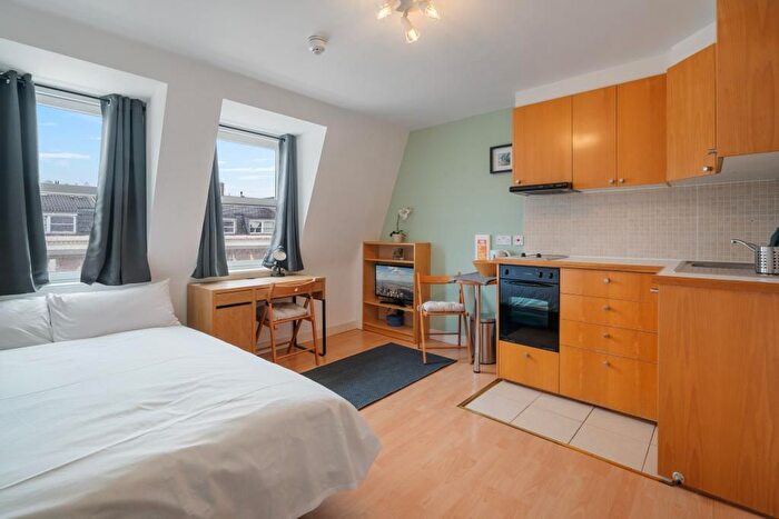 Studio To Rent In Penywern Road, Earls Court, London, SW5