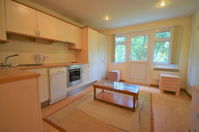 Studio To Rent In Mill Close, Wokingham, Berkshire, RG41