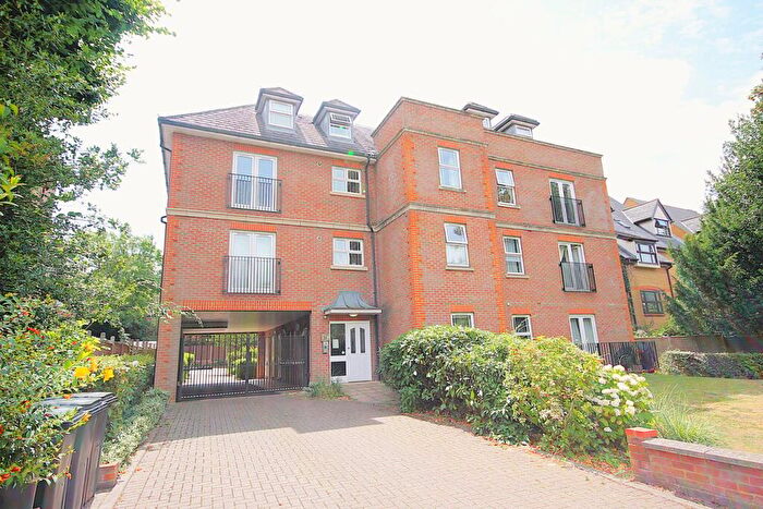 2 Bedroom Flat For Sale In Albemarle Road, Beckenham, BR3