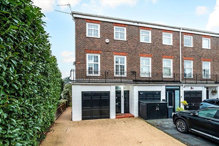 4 Bedroom Semi Detached House For Sale In Waldegrave Park, Twickenham, TW1