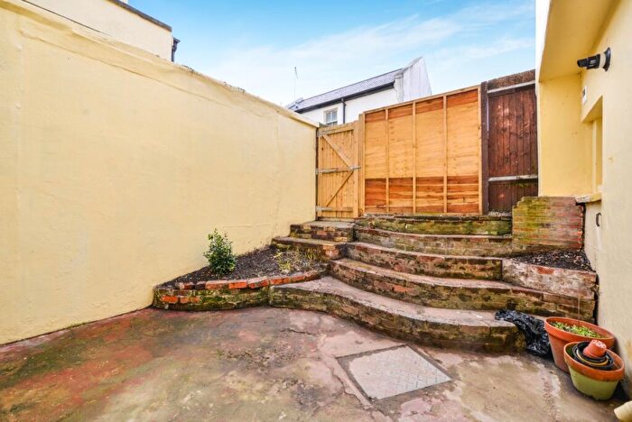 2 Bedroom Flat To Rent In Brunswick Square Hove, BN3