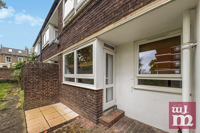 Studio To Rent In Penshurst Road, Hackney, E9