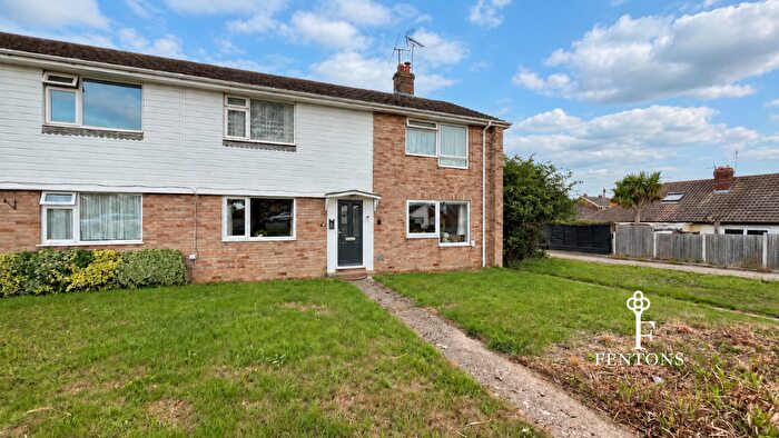 2 Bedroom Flat For Sale In Columbine Gardens, Walton-On-The-Naze, Essex, CO14