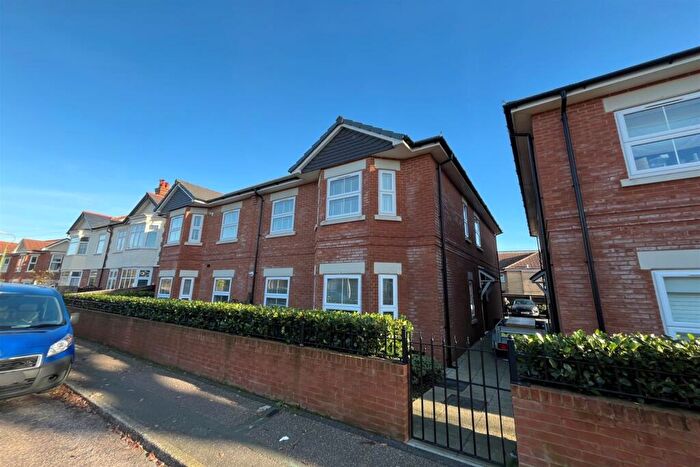 2 Bedroom Flat To Rent In Southbourne, BH6