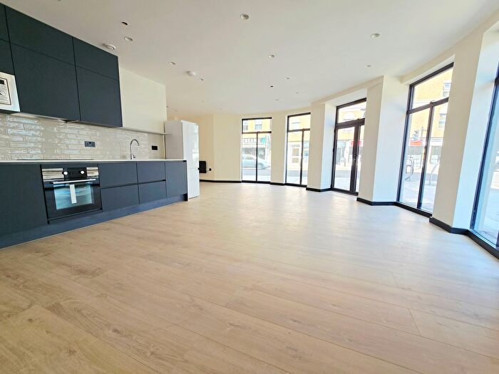 Studio To Rent In Windsor Road, Slough, SL1