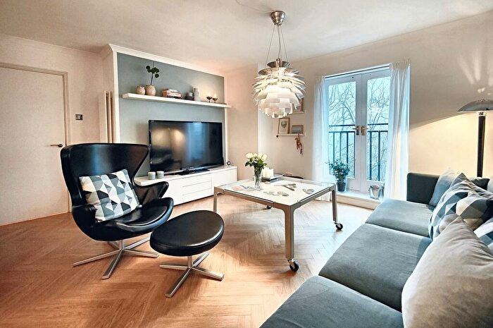 3 Bedroom Apartment For Sale In The Colonnade, Lancaster, LA1