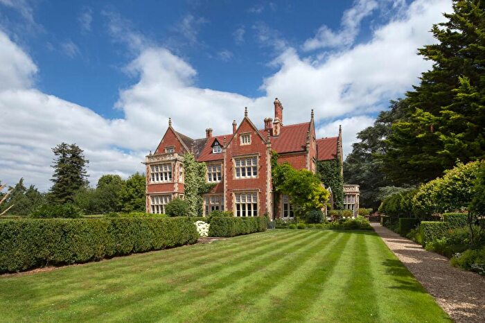 6 Bedroom Semi-Detached House For Sale In Buckland, Faringdon, Oxfordshire, SN7