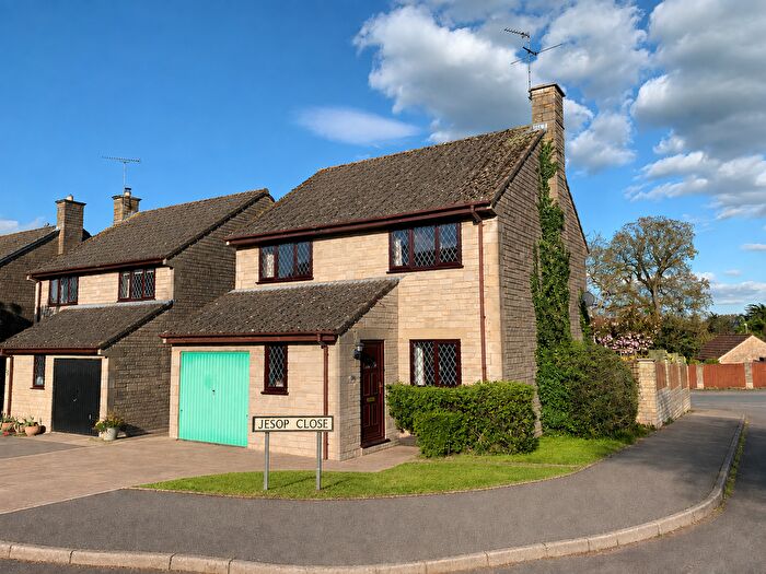 3 Bedroom Detached House For Sale In Jesop Close, Gillingham, SP8