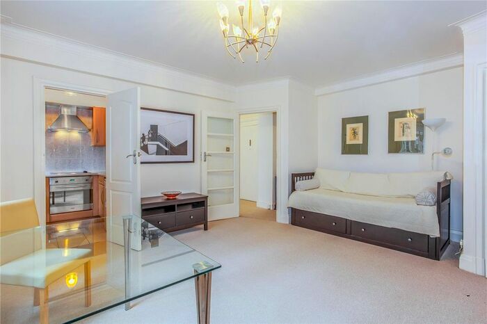 Studio To Rent In Vicarage Gate, Kensington, London, W8