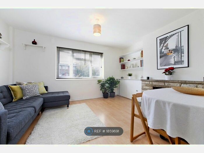 2 Bedroom Flat To Rent In Sylvia Court, London, N1