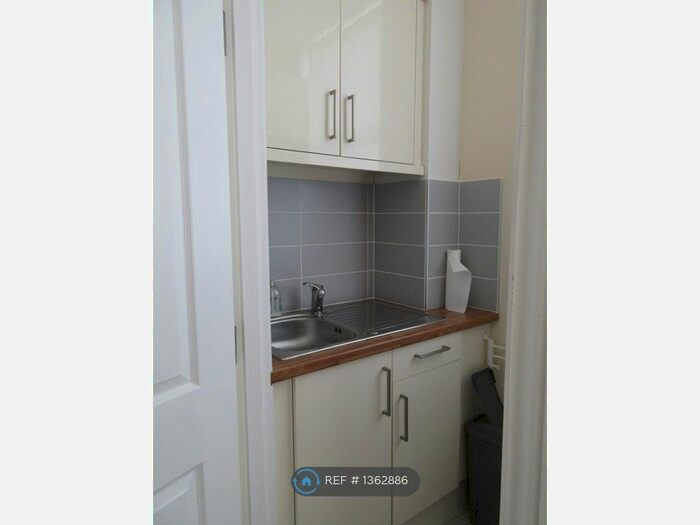 Studio To Rent In Connaught Road, Derby, DE22