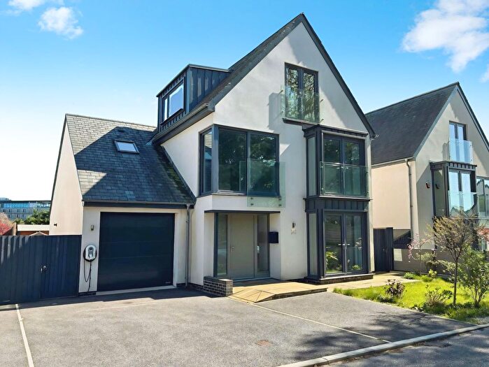 4 Bedroom Detached House For Sale In Regal Court, Exeter, EX2