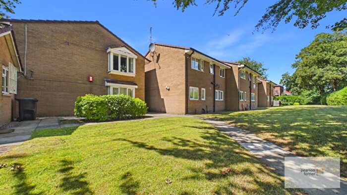 1 Bedroom Apartment For Sale In Waterloo Court, Bury, BL9