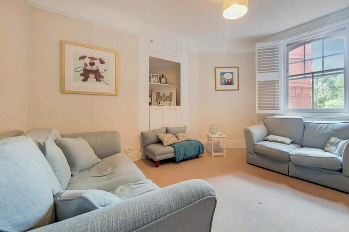 1 Bedroom Flat To Rent In Queen's Club Gardens, London !, W14