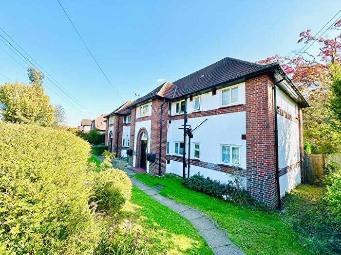 2 Bedroom Flat For Sale In Lower Hill Road, Epsom, KT19