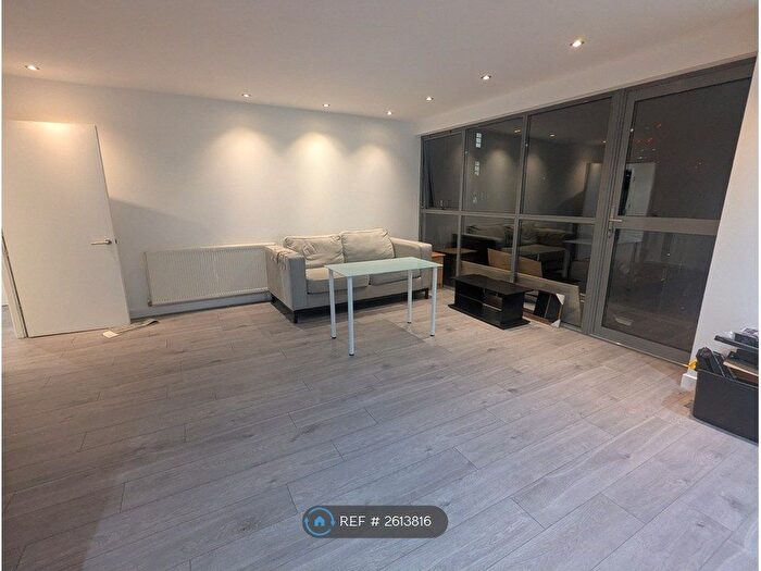 2 Bedroom Flat To Rent In Crown Place Apartments, London, SE16
