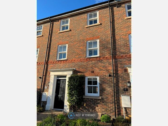 5 Bedroom Terraced House To Rent In Brookfield Drive, Horley, RH6