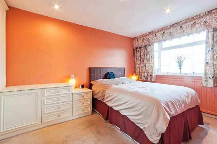 4 Bedroom Detached House For Sale In Mawcroft Close, Yeadon, Leeds, LS19