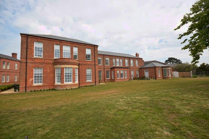 2 Bedroom Apartment To Rent In Whitecroft Park, Newport, PO30