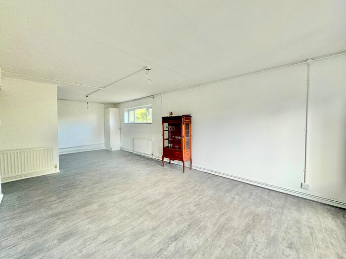 2 Bedroom Flat To Rent In Holders Hill Road, London, NW4