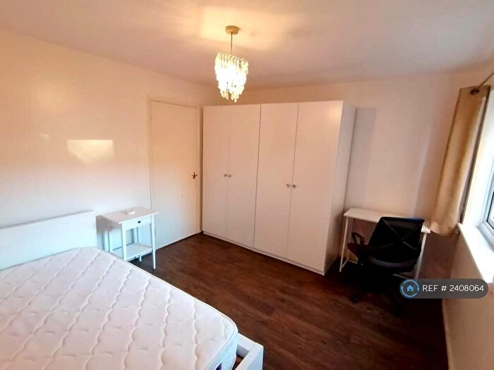 1 Bedroom Flat To Rent In Glenville Grove, London, SE8