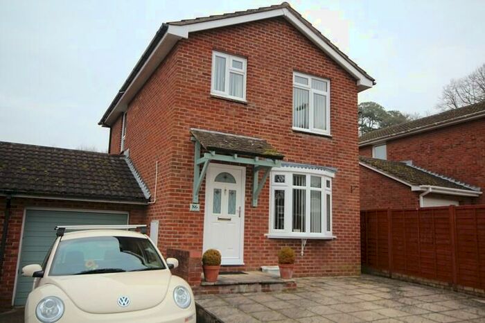 3 Bedroom Link Detached House To Rent In The Mount, Poulner, Ringwood, Hampshire, BH24
