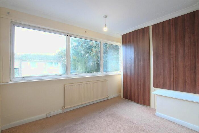 5 Bedroom Town House To Rent In Sonia Gardens, Heston, Hounslow, TW5