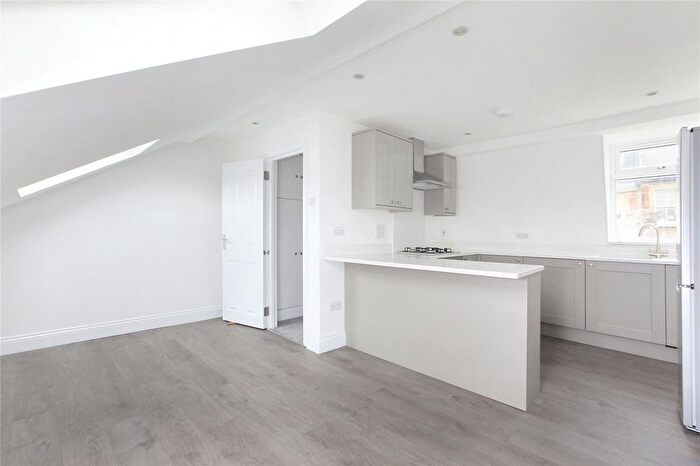 1 Bedroom Flat To Rent In Kenwyn Road, Clapham, SW4