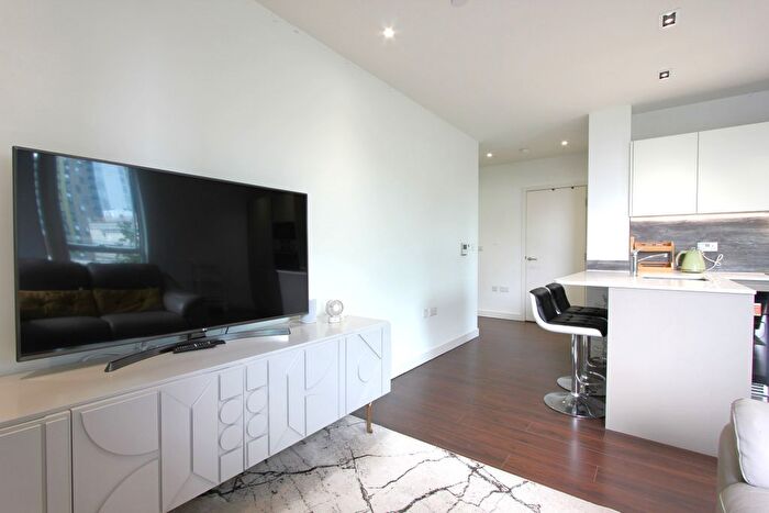 2 Bedroom Flat To Rent In Kingly Building, Woodberry Down, London, N4