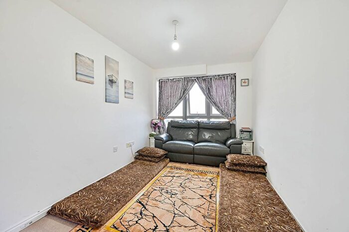 1 Bedroom Flat For Sale In Victoria Road, North Acton, London, W3