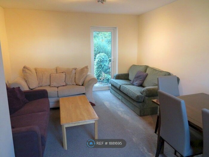 6 Bedroom Semi-Detached House To Rent In The Oval, Guildford, GU2