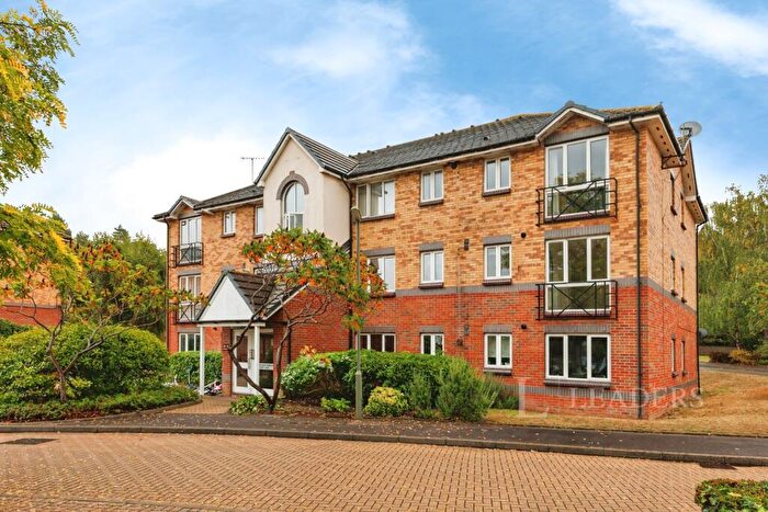 1 Bedroom Flat To Rent In Parry Drive, Weybridge, KT13