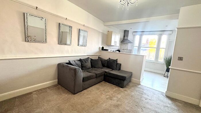 2 Bedroom Flat To Rent In High Street, Sutton Coldfield, B72