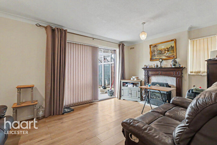 2 Bedroom Detached Bungalow For Sale In Peregrine Rise, Leicester, LE4