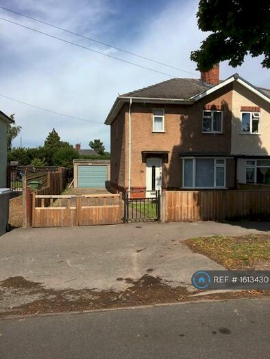 3 Bedroom Semi-Detached House To Rent In Carlton Road, Newark, NG24