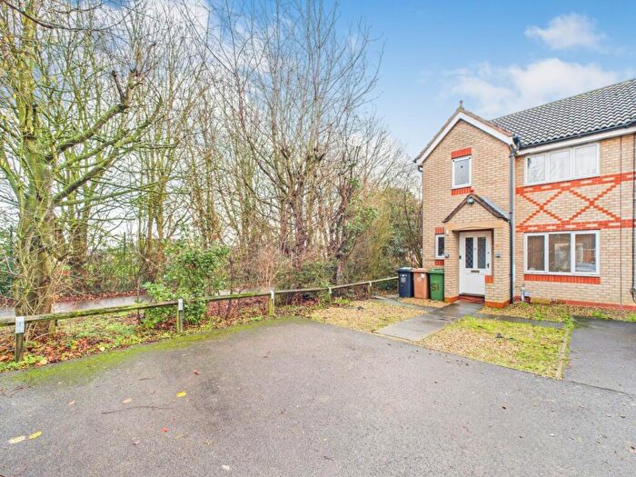 3 Bedroom End Of Terrace House For Sale In Portchester Close, Peterborough, PE2