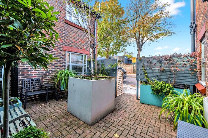 2 Bedroom Flat To Rent In Strathmore Road, Teddington, TW11