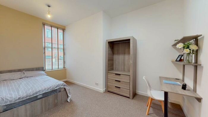 3 Bedroom Flat To Rent In Hyde Terrace, LS2