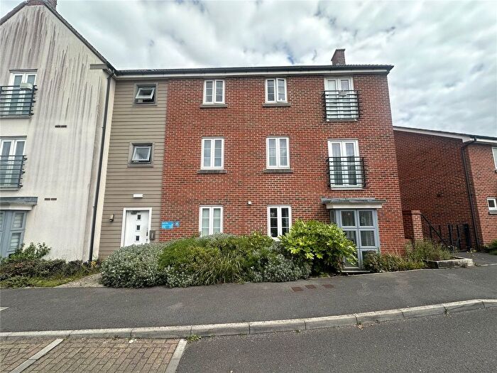 2 Bedroom Flat For Sale In Egerton Drive, Basingstoke, Hampshire, RG24