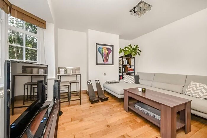 1 Bedroom Flat To Rent In Neale Close, London, N2