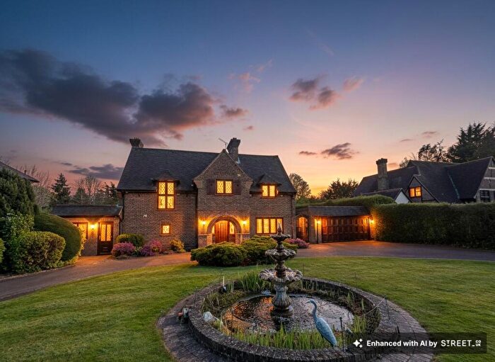 4 Bedroom Detached House For Sale In Hillcroft Avenue, Purley, CR8