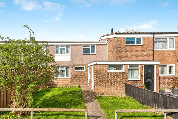 3 Bedroom Terraced House For Sale In Islandsmead, Swindon, SN3