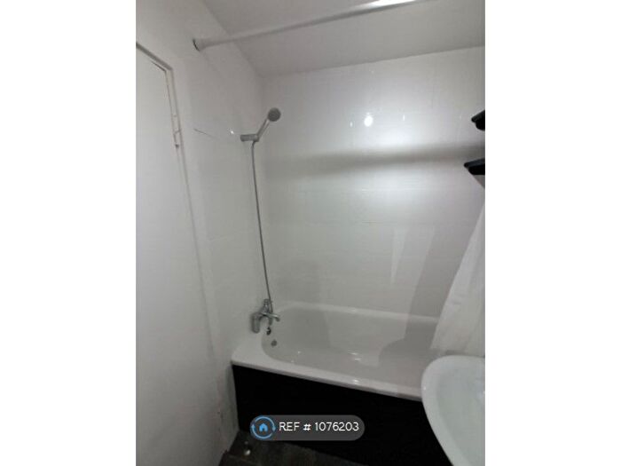 1 Bedroom Flat To Rent In Waterloo Gardens, London, N1