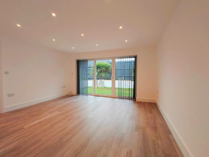 3 Bedroom Semi-Detached Bungalow To Rent In Cliff Avenue, Peacehaven, BN10